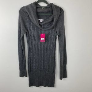 Candie's, NWT. Gray sweater. Size M.